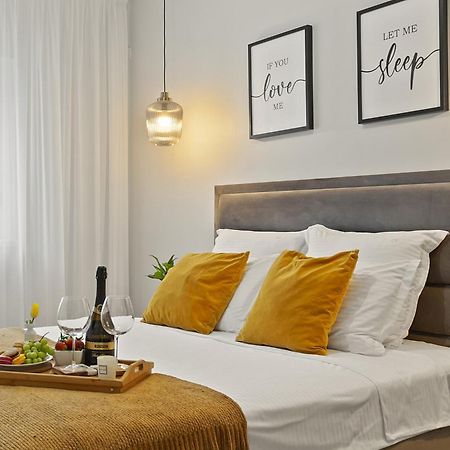 Mido Park Apartment With Private Parking & Self Check-In ブカレスト エクステリア 写真