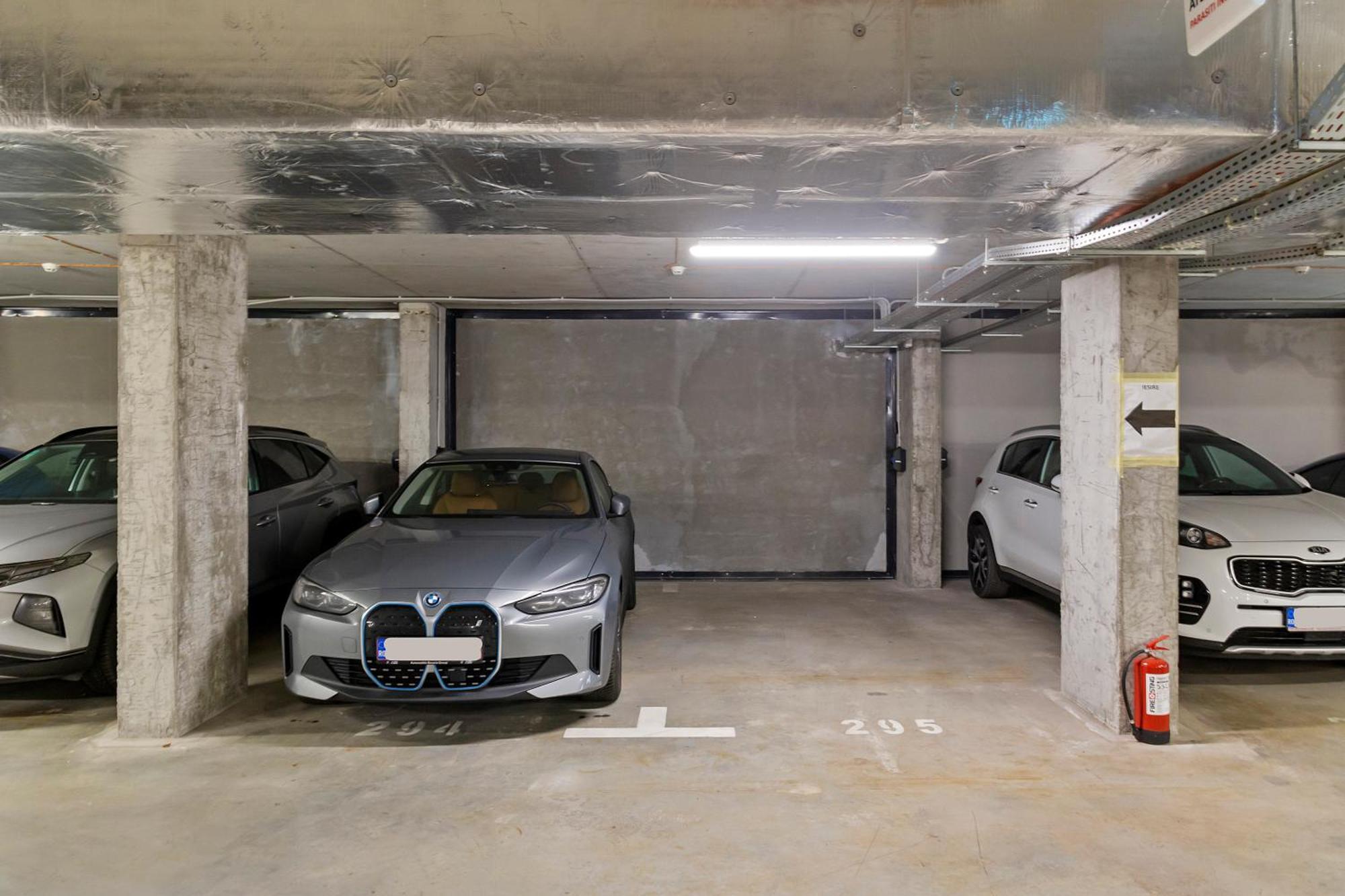 Mido Park Apartment With Private Parking & Self Check-In ブカレスト エクステリア 写真