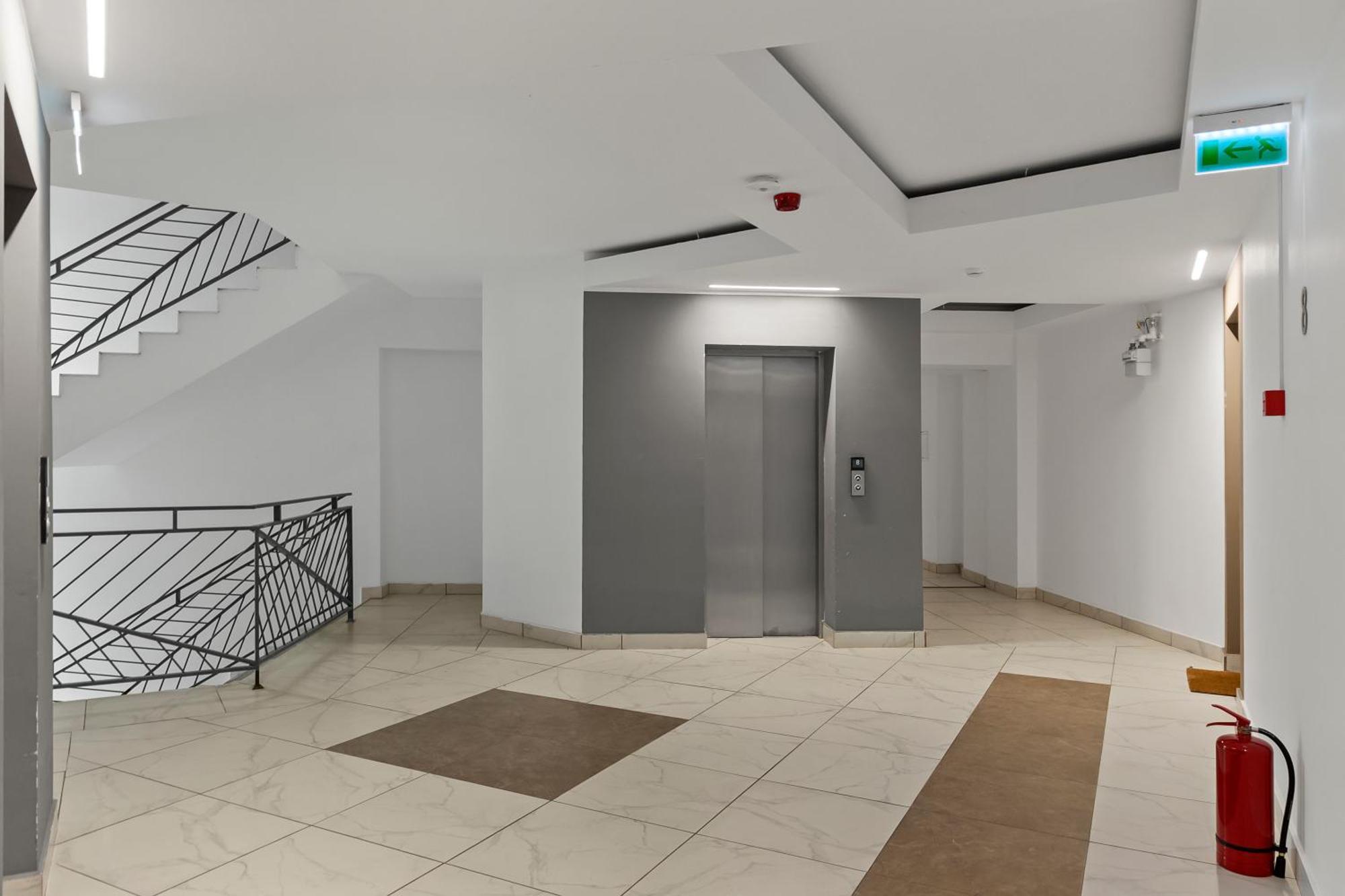Mido Park Apartment With Private Parking & Self Check-In ブカレスト エクステリア 写真