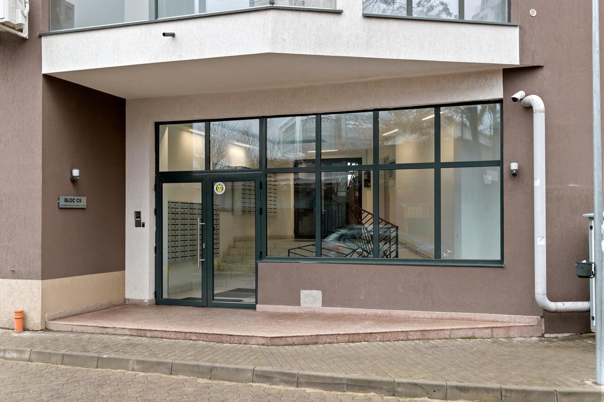 Mido Park Apartment With Private Parking & Self Check-In ブカレスト エクステリア 写真