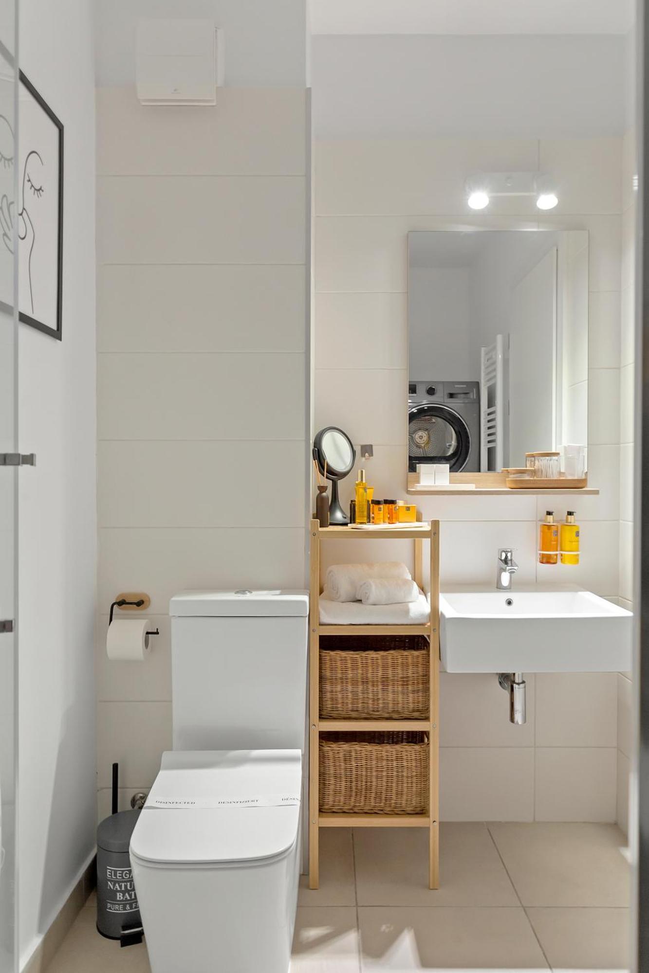 Mido Park Apartment With Private Parking & Self Check-In ブカレスト エクステリア 写真