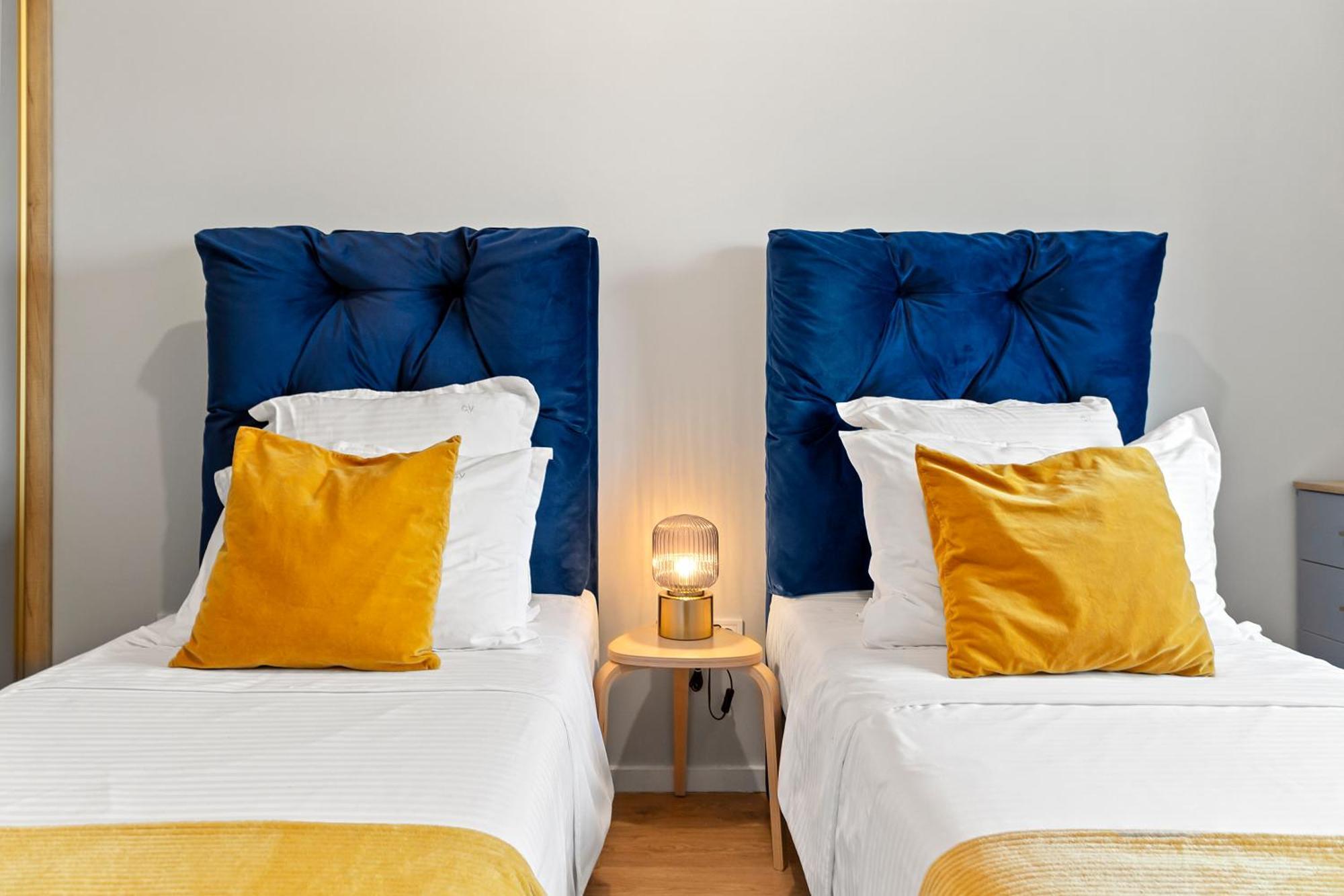 Mido Park Apartment With Private Parking & Self Check-In ブカレスト エクステリア 写真