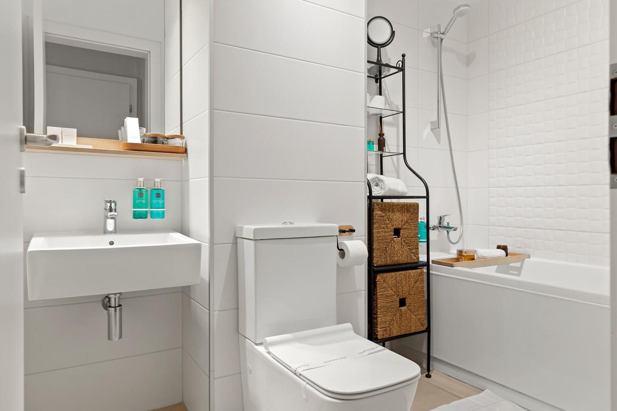 Mido Park Apartment With Private Parking & Self Check-In ブカレスト エクステリア 写真