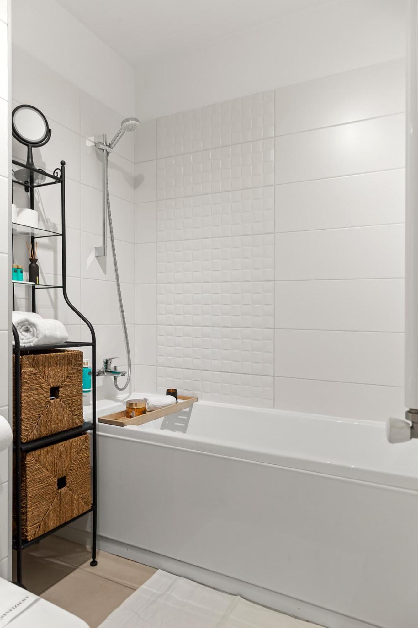 Mido Park Apartment With Private Parking & Self Check-In ブカレスト エクステリア 写真